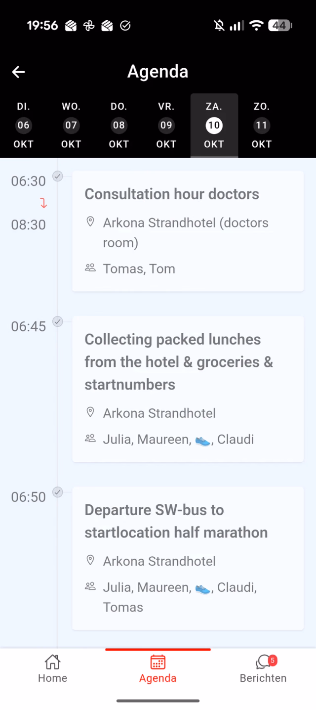 De agenda in de Flowa-app: elk tijdslot met locatie en wie erbij hoort, hier tijdens het sportweekend op Rügen.